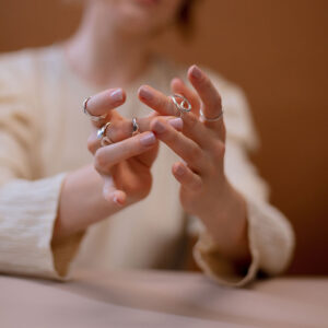 Hexingsheng Jewelry | How to Wear Rings on Multiple Fingers for Trendy Vibe