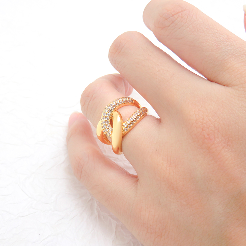 Timeless Twisted Copper Ring with Dazzling Cubic Zirconia Accents