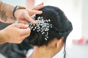 Hexingsheng Jewelry | The Beauty and Versatility of Metal Hair Accessories