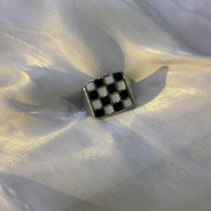 Hexingsheng Jewelry | Exploring the Popularity and Trends of Checkerboard Jewelry