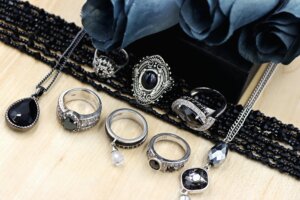 Hexingsheng Jewelry | The Evolution of European Fashion Jewelry: From Medieval to Modern Times