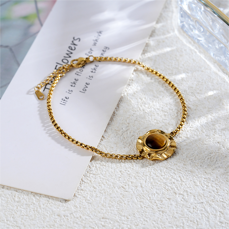 Boho Floral Gold Bracelet with Natural Stone and Box Chain Design